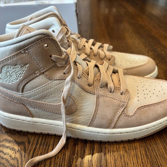 Jordan AJ1 Mid SE (Women's) Sneakers - Picture 3 of 4